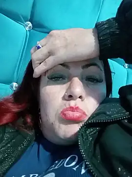 carolinhe  online show from November 29, 2025, 11:05 pm