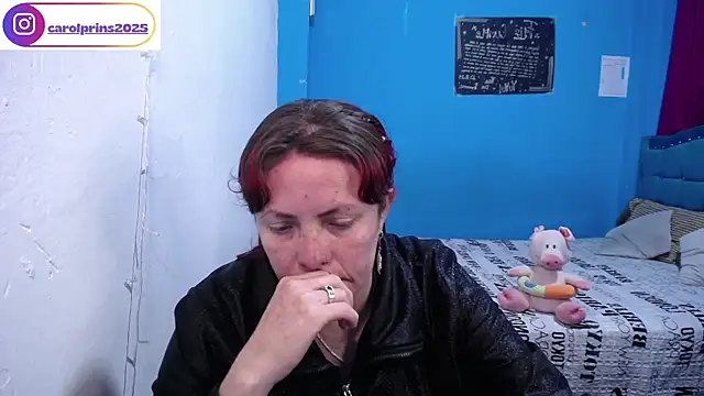 carolinhe  online show from March 26, 2026, 9:56 pm