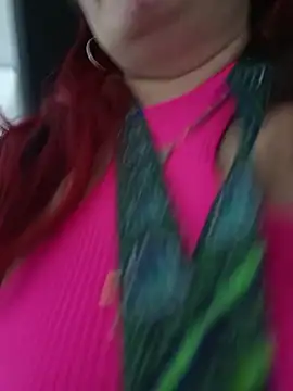 Snapshot of carolinhe_ chatting on October 9, 2025, 9:37 pm carolinhe online show from October 9, 2025, 9:37 pm