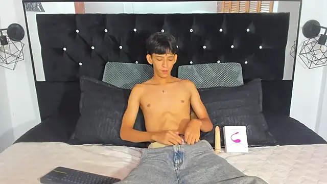 Sebas cat online show from October 12, 2025, 11:06 pm