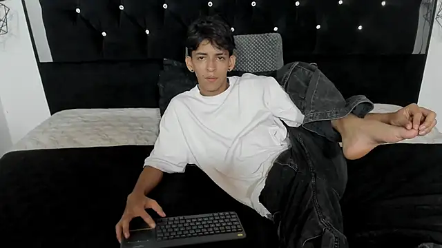 Snapshot of Sebas_cat chatting on February 2, 2026, 3:38 am Sebas cat online show from February 2, 2026, 3:38 am