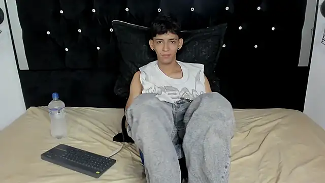 Snapshot of Sebas_cat chatting on March 4, 2026, 1:35 am Sebas cat online show from March 4, 2026, 1:35 am