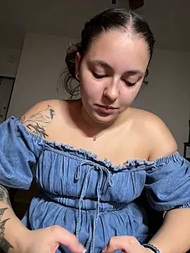 Snapshot of babykalirose chatting on April 18, 2026, 2:47 am babykalirose online show from April 18, 2026, 2:47 am