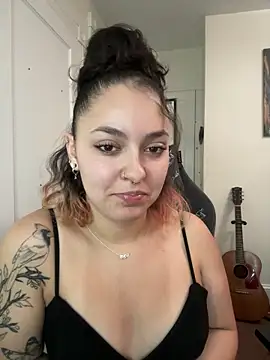 Snapshot of babykalirose chatting on May 13, 2026, 1:34 am babykalirose online show from May 13, 2026, 1:34 am