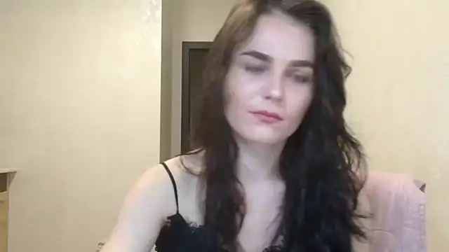 Silviaa a online show from November 11, 2025, 8:03 pm