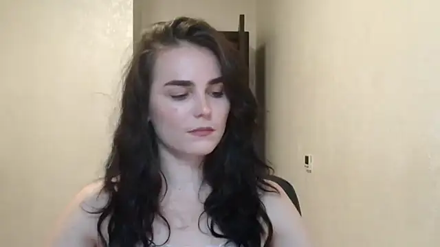 Silviaa a online show from November 5, 2025, 8:12 pm