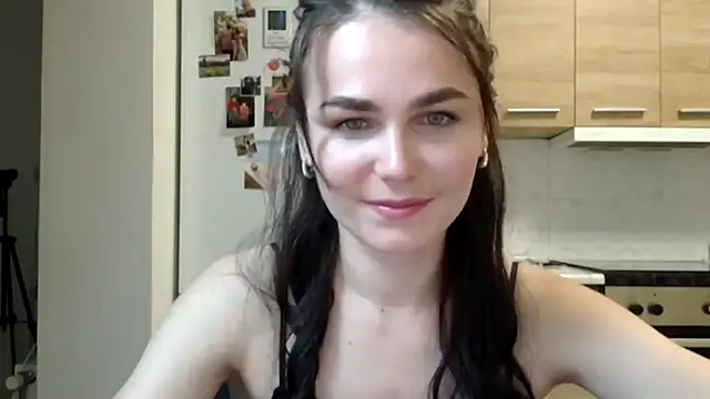 Silviaa a online show from October 13, 2025, 7:37 pm