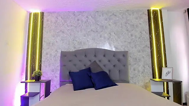 Snapshot of GiannaSlimJB chatting on March 18, 2026, 7:04 pm GiannaSlimJB online show from March 18, 2026, 7:04 pm