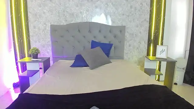 Snapshot of GiannaSlimJB chatting on March 19, 2026, 7:03 pm GiannaSlimJB online show from March 19, 2026, 7:03 pm