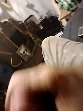 Snapshot of helldonk chatting on April 3, 2026, 7:42 pm helldonk online show from April 3, 2026, 7:42 pm