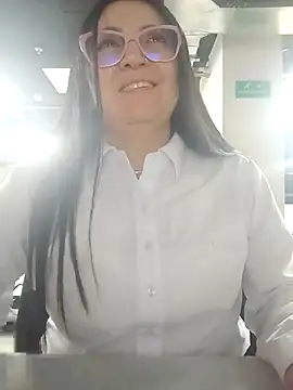 Snapshot of Romina693 chatting on September 16, 2025, 6:47 am Romina693 online show from September 16, 2025, 6:47 am