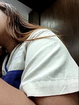 Snapshot of Sweetheart_Claire chatting on March 6, 2026, 2:50 am Sweetheart Claire online show from March 6, 2026, 2:50 am