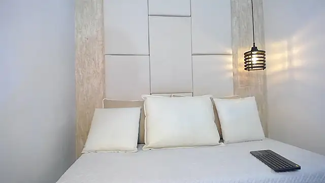 Snapshot of Thania_hott chatting on September 12, 2025, 11:54 am Thania hott online show from September 12, 2025, 11:54 am