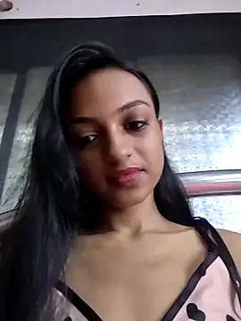 Your-Kitkat online show from October 4, 2025, 8:05 am