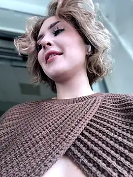 KellyKeler online show from November 5, 2025, 12:19 pm