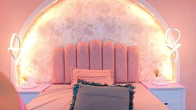 JasmineRhodes online show from November 8, 2025, 1:14 pm