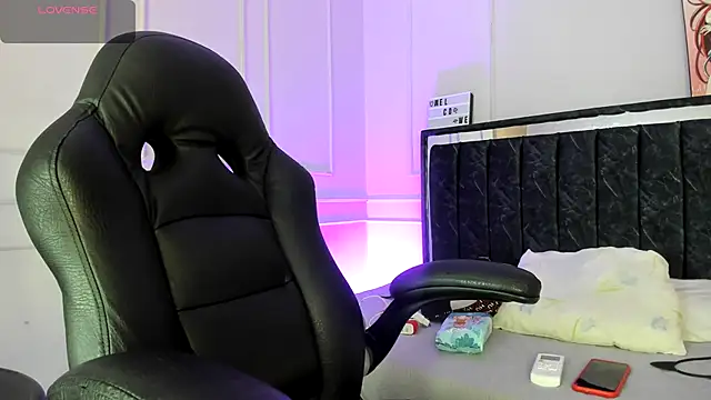 SwettRenata  online show from November 6, 2025, 11:58 am