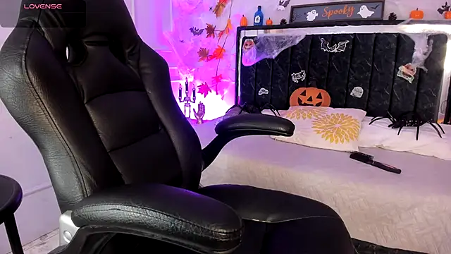 SwettRenata  online show from October 27, 2025, 12:28 pm