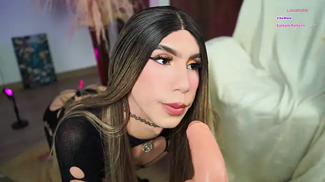 Snapshot of Samantha_Magic chatting on November 9, 2025, 1:42 am Samantha Magic online show from November 9, 2025, 1:42 am