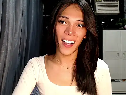 ladyhotcuming online show from June 1, 2026, 6:13 am