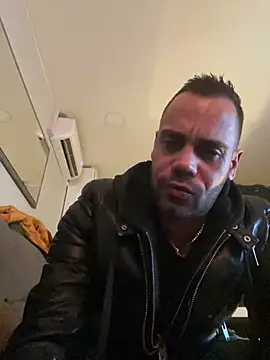 Snapshot of futy-doll chatting on February 15, 2026, 5:52 am futy-doll online show from February 15, 2026, 5:52 am