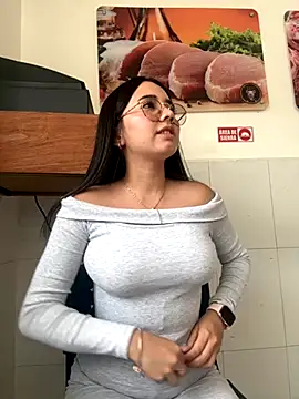 Michelle Zoe online show from September 14, 2025, 5:57 pm