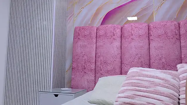 emmacurvy online show from March 18, 2026, 3:09 am