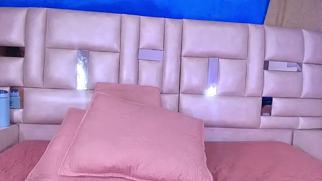 emmacurvy online show from September 25, 2025, 3:12 am