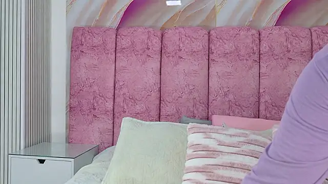 Snapshot of emmacurvy chatting on February 27, 2026, 3:07 am emmacurvy online show from February 27, 2026, 3:07 am