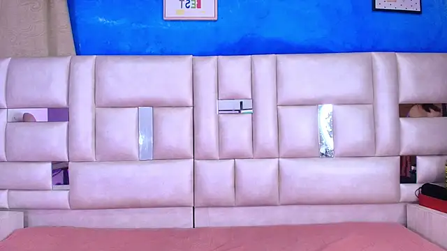 emmacurvy online show from September 16, 2025, 3:07 am