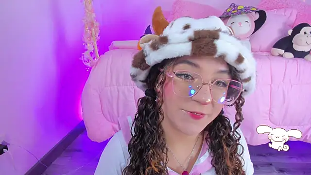 hannacutegod online show from November 10, 2025, 4:39 am