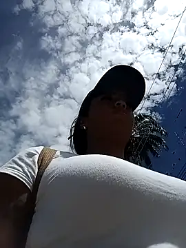 Fernanda30 online show from October 15, 2025, 5:43 pm