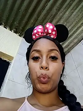 Fernanda30 online show from April 28, 2026, 2:10 pm