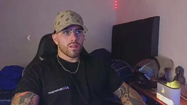 Snapshot of Ades_Lowe chatting on January 14, 2026, 5:22 am Ades Lowe online show from January 14, 2026, 5:22 am