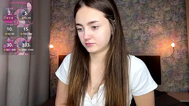 LoraDavi online show from April 13, 2026, 7:23 am