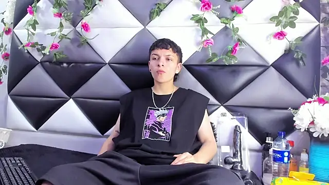 Megan Thompson  online show from November 29, 2025, 2:12 am