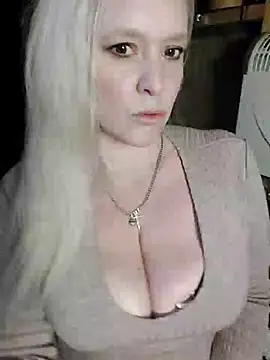 Bouncy-Bella28X online show from October 19, 2025, 11:46 am