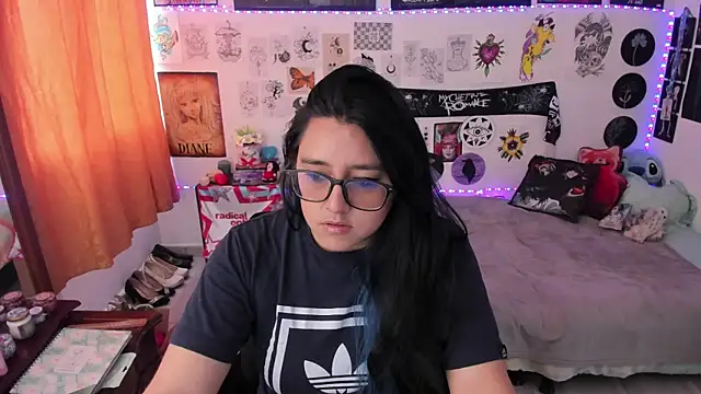 Snapshot of Cherry_blush_ chatting on April 18, 2026, 8:31 pm Cherry blush online show from April 18, 2026, 8:31 pm