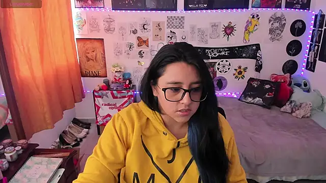 Snapshot of Cherry_blush_ chatting on April 17, 2026, 9:06 pm Cherry blush online show from April 17, 2026, 9:06 pm