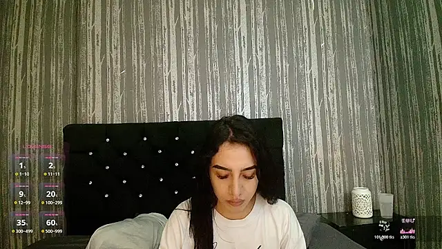 Snapshot of Alicee_Moonn chatting on May 25, 2026, 8:40 pm Alicee Moonn online show from May 25, 2026, 8:40 pm