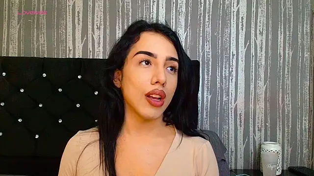 Snapshot of Alicee_Moonn chatting on April 16, 2026, 6:52 pm Alicee Moonn online show from April 16, 2026, 6:52 pm