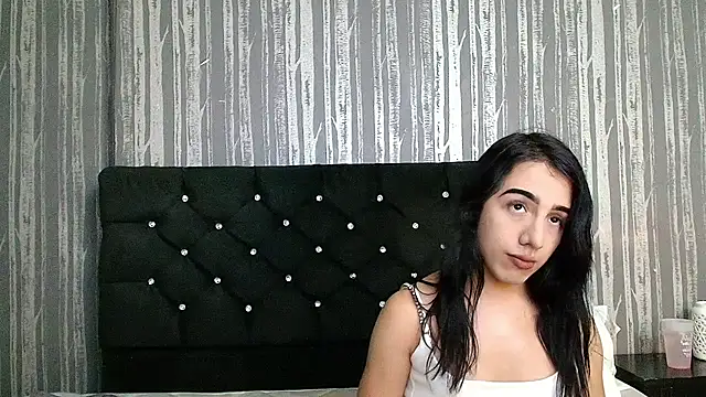 Snapshot of Alicee_Moonn chatting on May 20, 2026, 7:55 pm Alicee Moonn online show from May 20, 2026, 7:55 pm