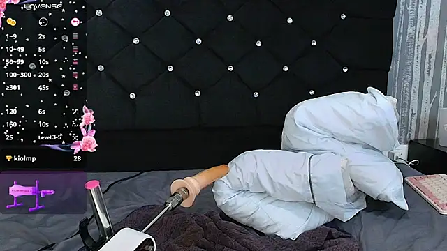 Alicee Moonn online show from November 26, 2025, 7:41 am