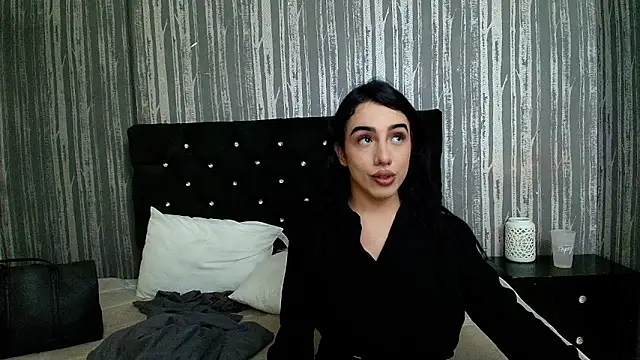 Snapshot of Alicee_Moonn chatting on May 6, 2026, 7:51 pm Alicee Moonn online show from May 6, 2026, 7:51 pm