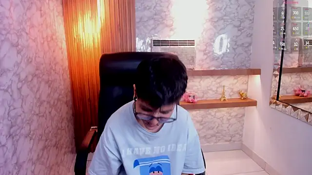 CharlieTaylor   online show from November 26, 2025, 1:22 pm