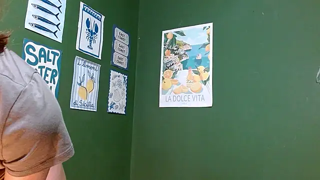 Snapshot of Roxiehood chatting on October 21, 2025, 2:11 am Roxiehood online show from October 21, 2025, 2:11 am