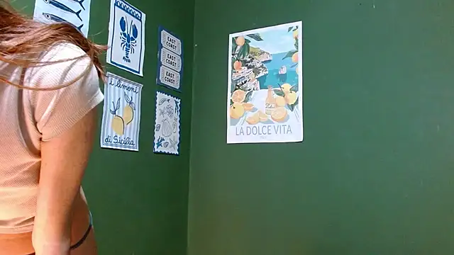 Snapshot of Roxiehood chatting on October 20, 2025, 2:13 am Roxiehood online show from October 20, 2025, 2:13 am