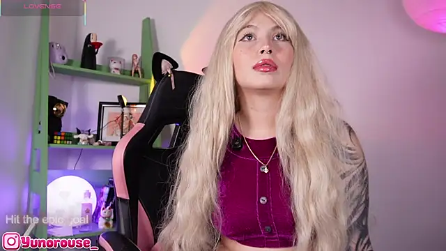 Snapshot of YunoRose_ chatting on October 18, 2025, 3:41 am YunoRose online show from October 18, 2025, 3:41 am