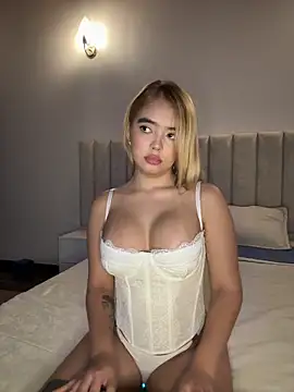 Snapshot of Mia_Roswell chatting on May 21, 2026, 10:18 pm Mia Roswell online show from May 21, 2026, 10:18 pm