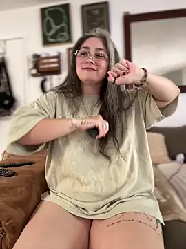 Snapshot of Alix_Valentine chatting on April 18, 2026, 8:31 pm Alix Valentine online show from April 18, 2026, 8:31 pm